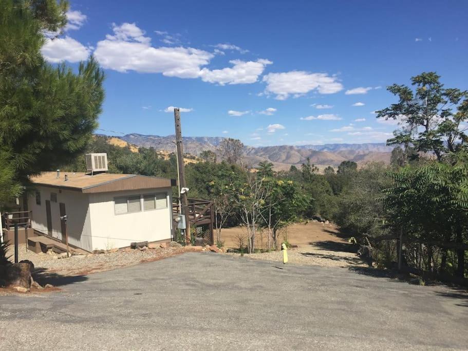 Вилла Shirley Creek Retreat: A Mountain Oasis Wofford Heights Экстерьер фото