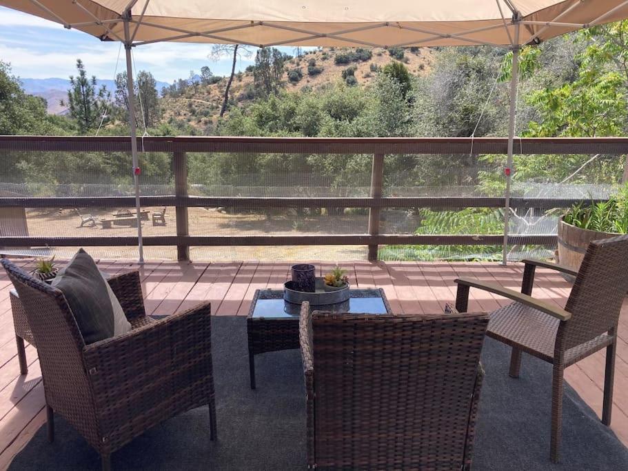 Вилла Shirley Creek Retreat: A Mountain Oasis Wofford Heights Экстерьер фото
