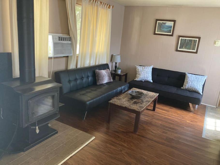 Вилла Shirley Creek Retreat: A Mountain Oasis Wofford Heights Экстерьер фото